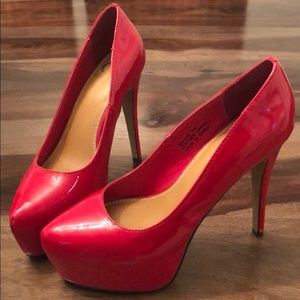Kelsi Dagger size 6 red patent heels